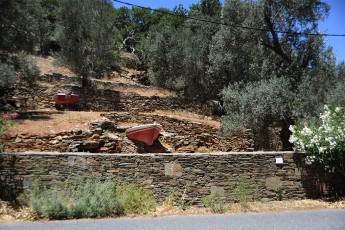 Κορεσμός | Οverdose </br> Εγκαταλελειμμένη βάρκα | Barque