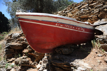 Κορεσμός. Εγκαταλελειμμένη βάρκα.  |Οverdose Barque abandonnée |  Οverdose. Abandoned boat