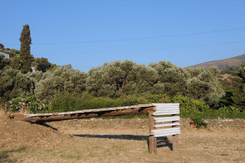 Βατήρας V | Podium V | Diving Board V</br> Ξύλο, ασβέστηςBois, chaux | Wood, paint wash - 1,70 x1,65 x8,50 m</br>Αρχιτεκτονική μελέτη έργου ANBAU, Α. Χριστοφίνης | Bureau d’ étude ANBAU, A.Christofinis